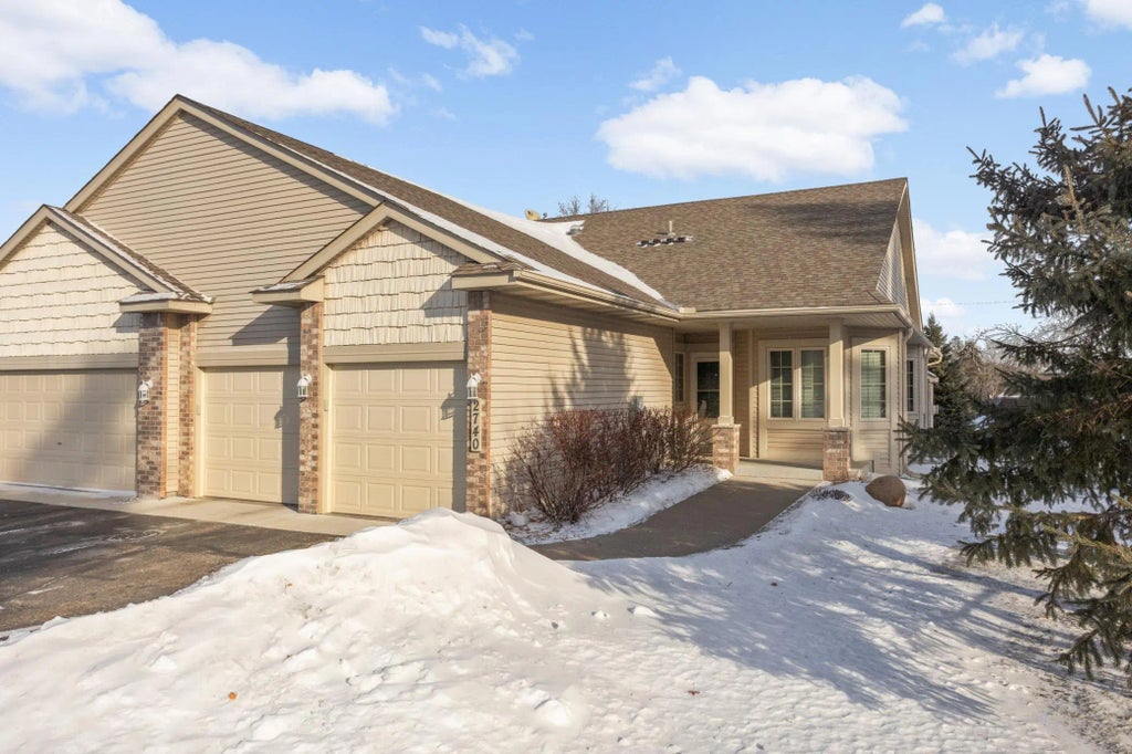 2740 Park View Court, Little Canada