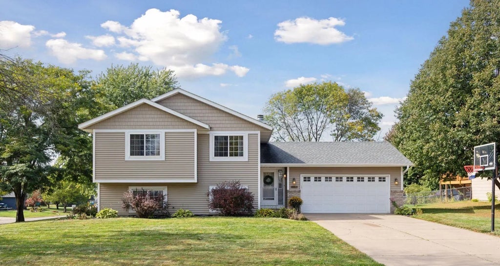 2260 Hallmark Avenue N, Oakdale