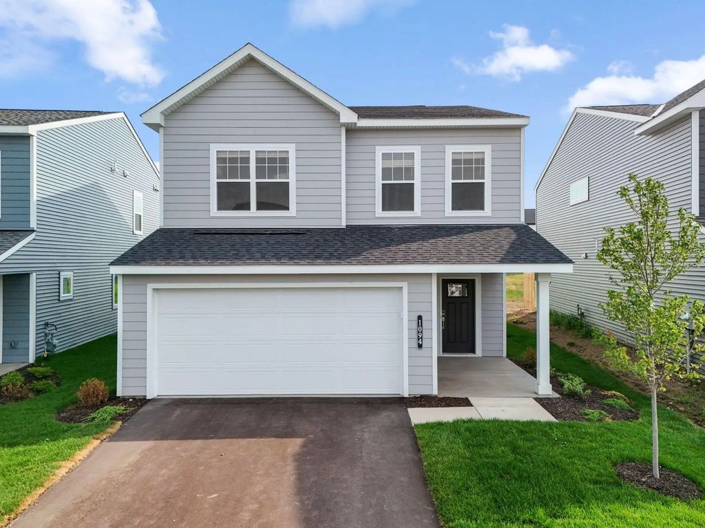 1094 Annagaire Curve, Rosemount