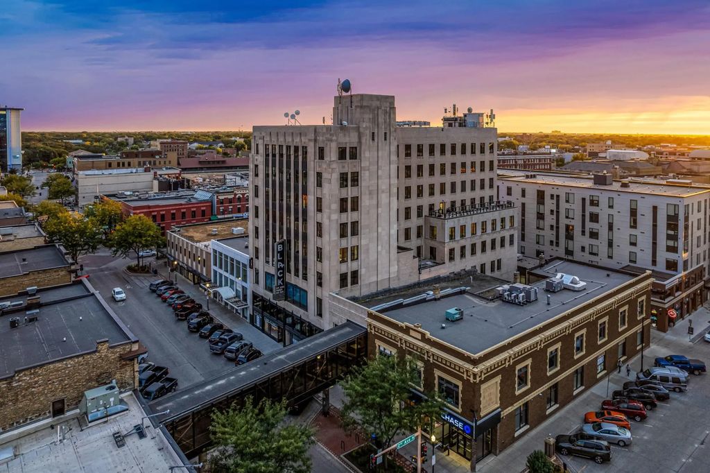 118 Broadway N 703, Fargo