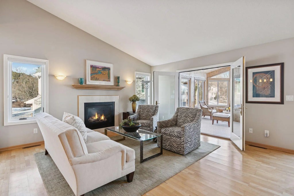 1800 Commerce Boulevard, Mound