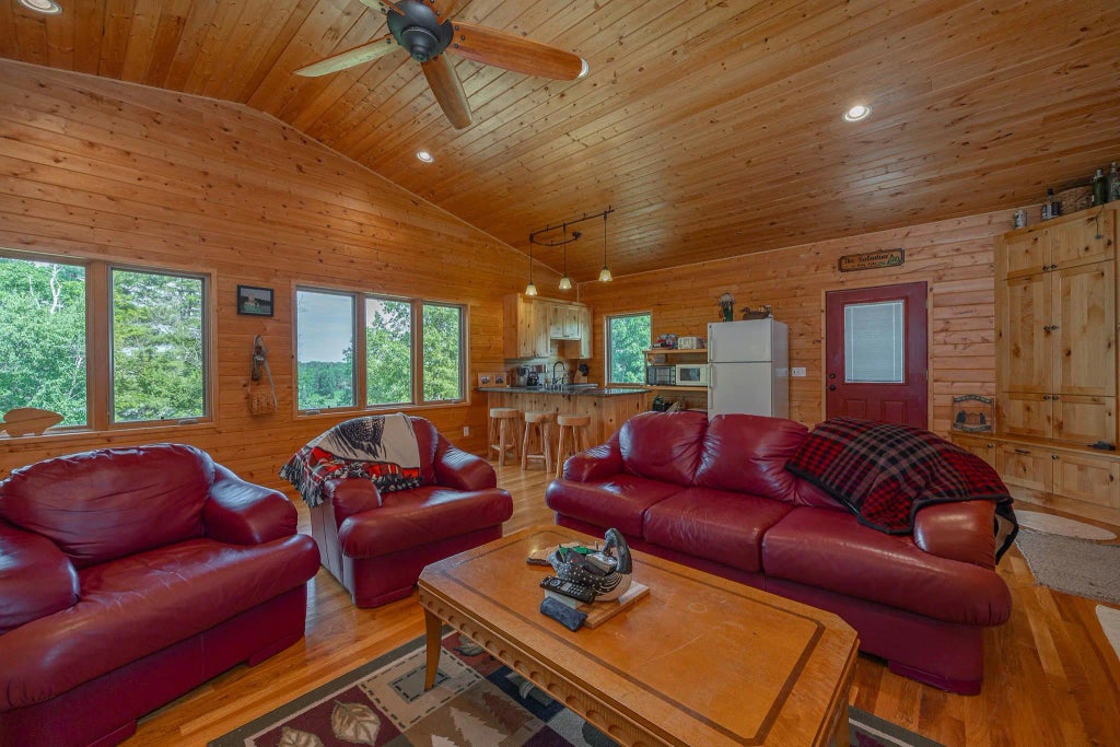 1694 Buckshot Trail Nw, Hackensack