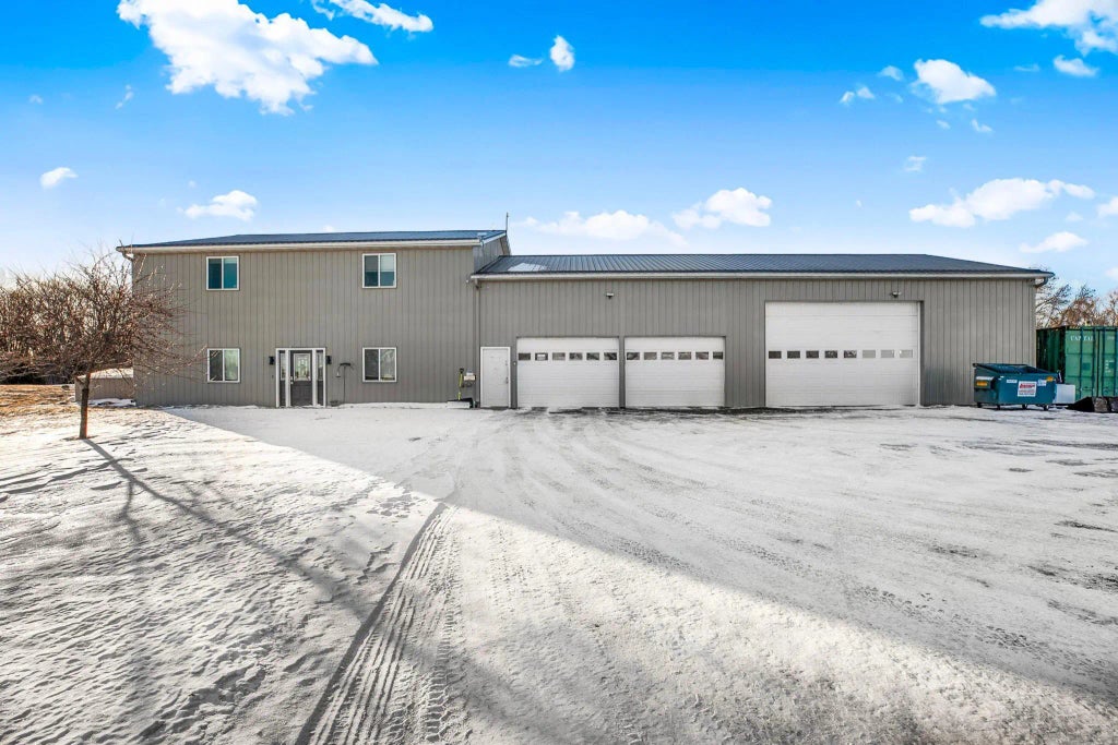 2818 337th Lane Nw, Cambridge