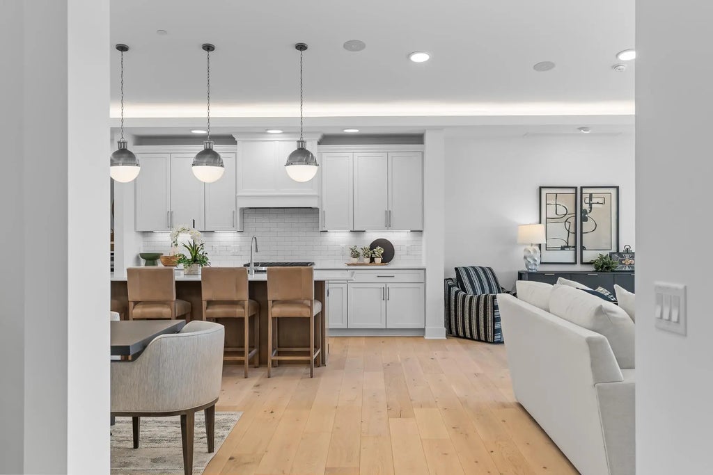 1 Hill Farm Road 300, North Oaks