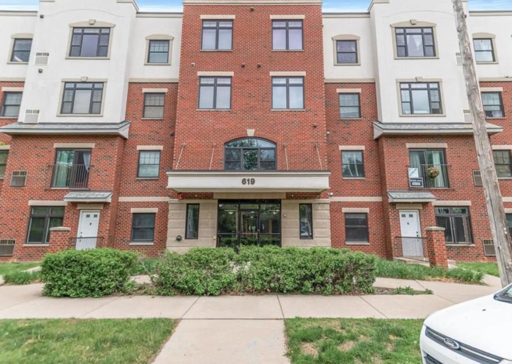 619 8th Street Se 409, Minneapolis