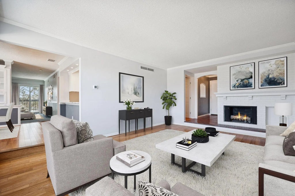 6075 Lincoln Drive 305, Edina