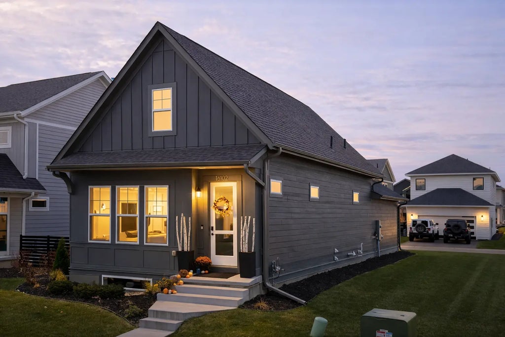 16102 Duvane Way, Lakeville