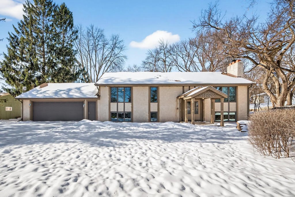 4134 Red Oak Ridge, Minnetonka