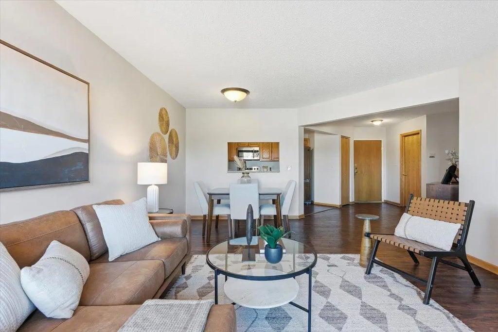 2425 E Franklin Avenue 212, Minneapolis