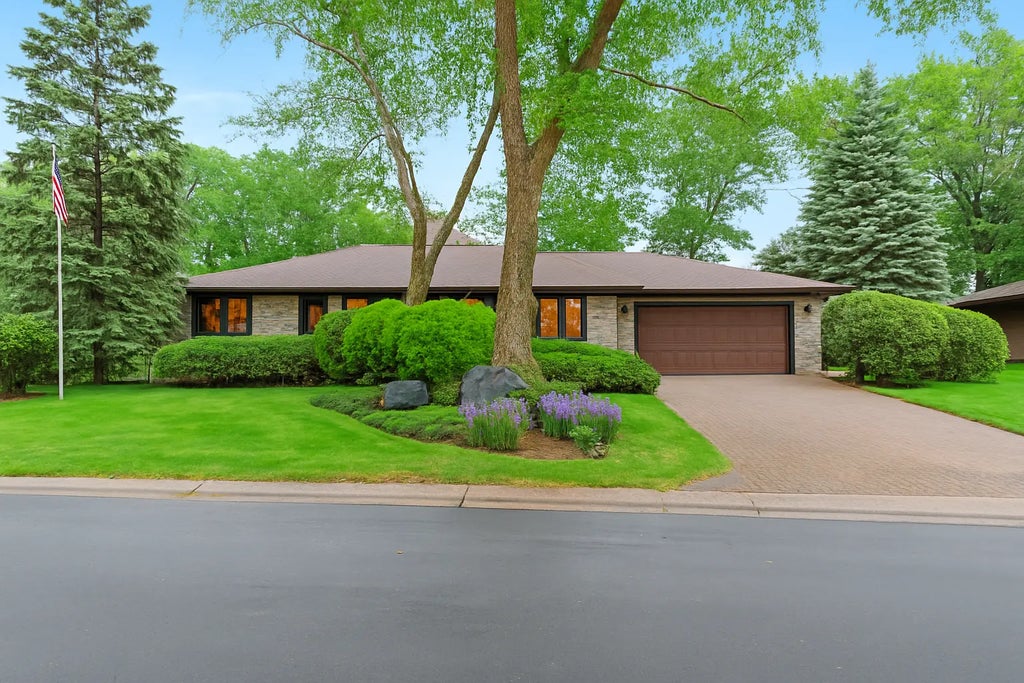 1267 Nursery Hill Lane, Arden Hills