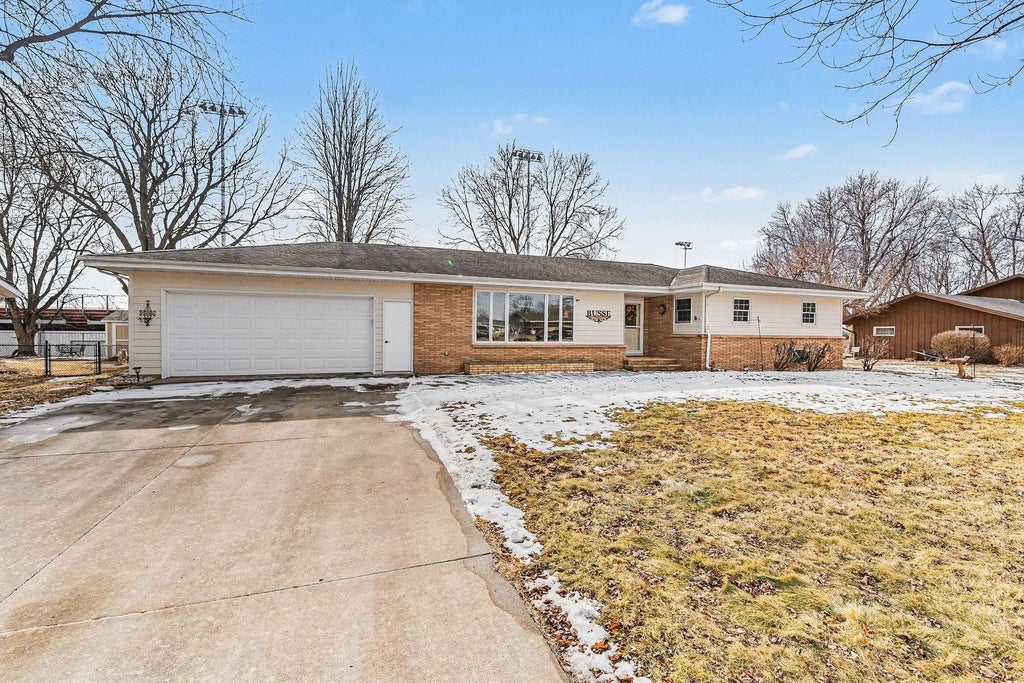 417 S Fairview Drive, Luverne