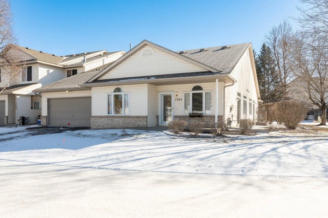 1242 Crystal Place E, Chaska