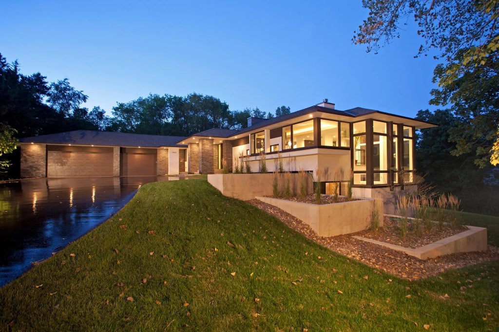 17950 Fairhomes Lane, Deephaven