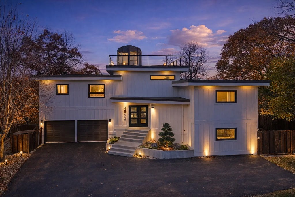 4652 Nine Oaks Circle, Bloomington