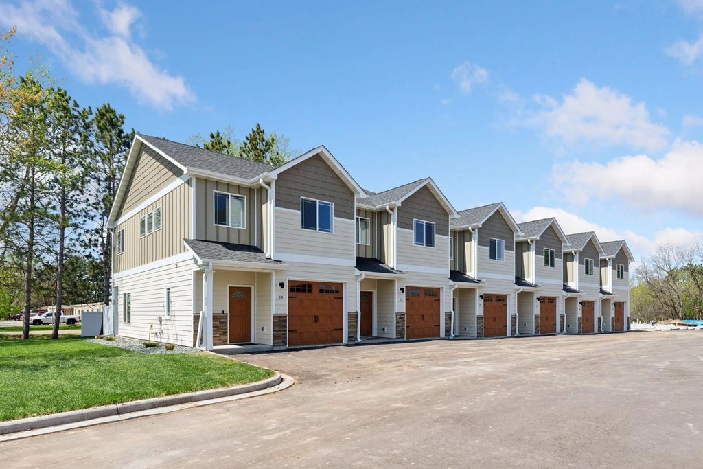 425 W 8th Street 24, New Richmond