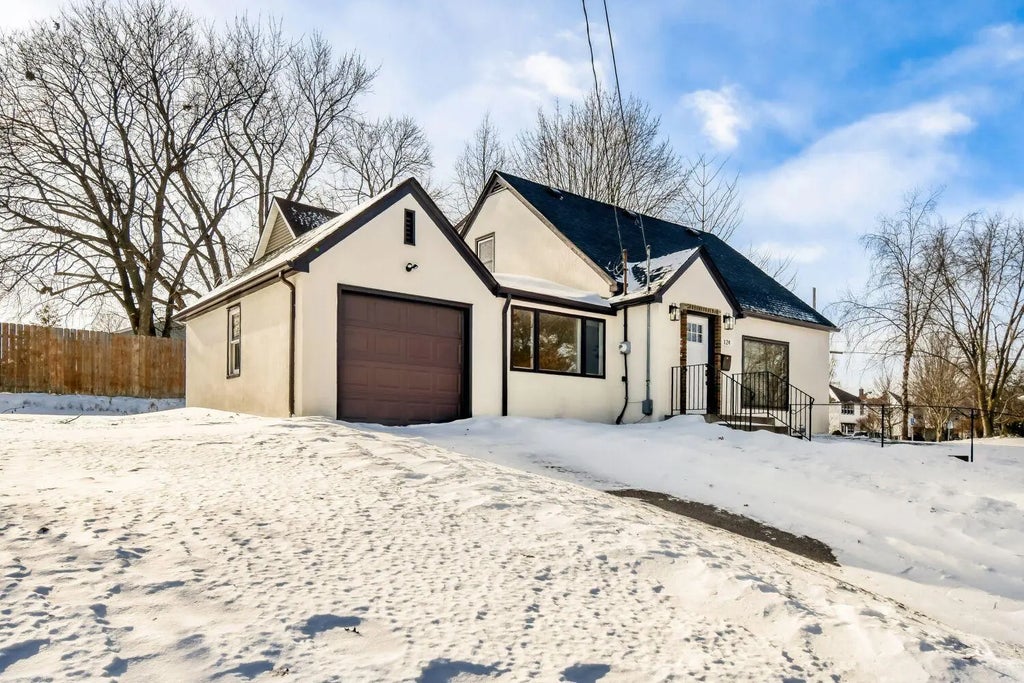 124 King Street W, Saint Paul