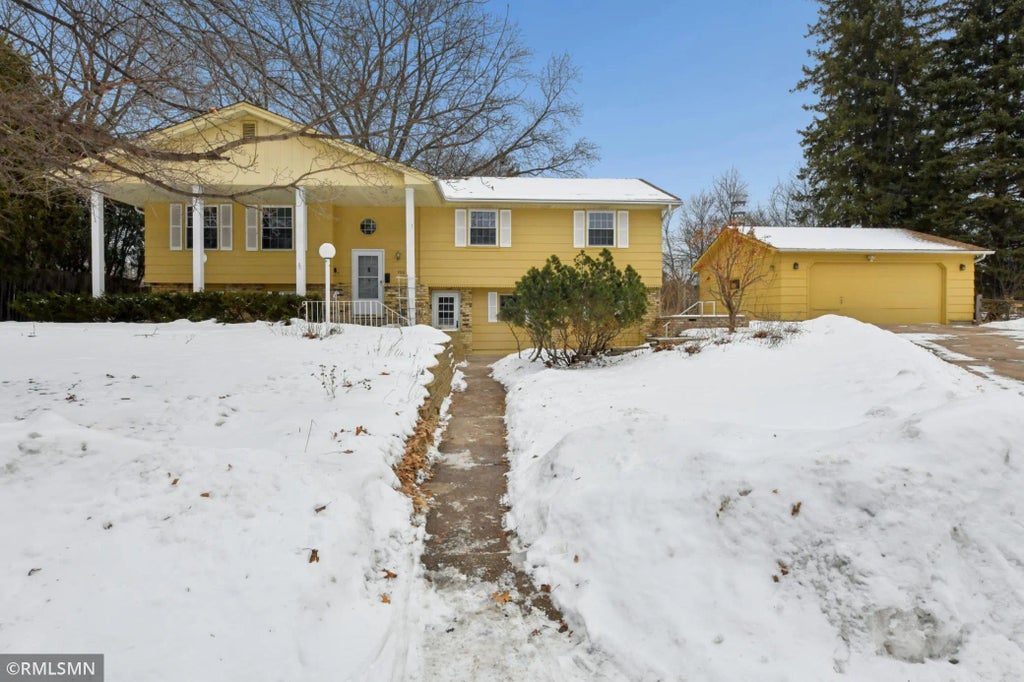 3062 Woodlark Lane, Eagan