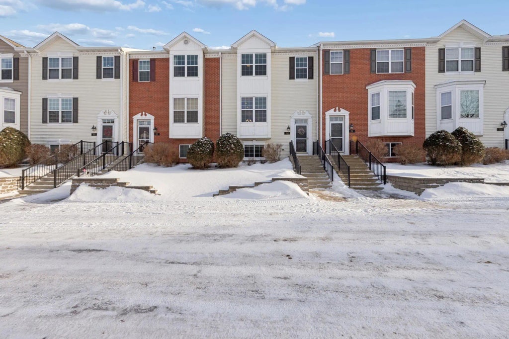 709 Village Parkway, Circle Pines