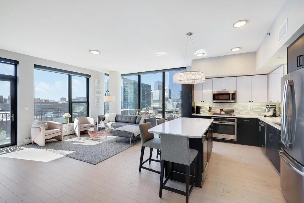 740 Portland Avenue 907, Minneapolis