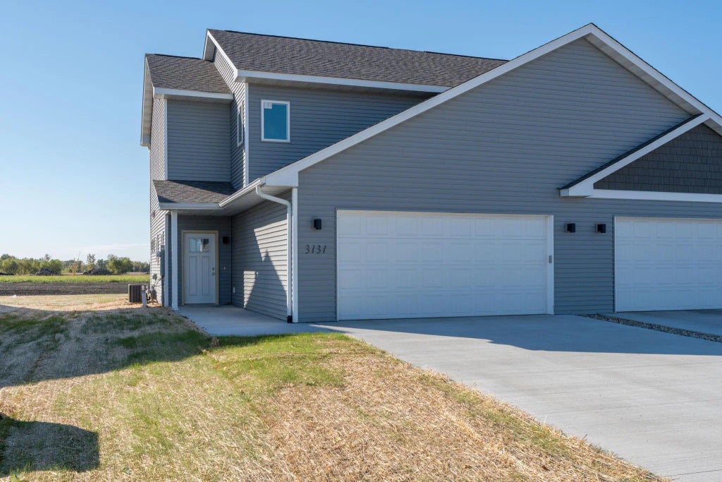 3201 & 3203 Noble Drive, Mankato