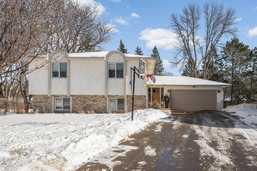 8135 Rhode Island Circle, Bloomington