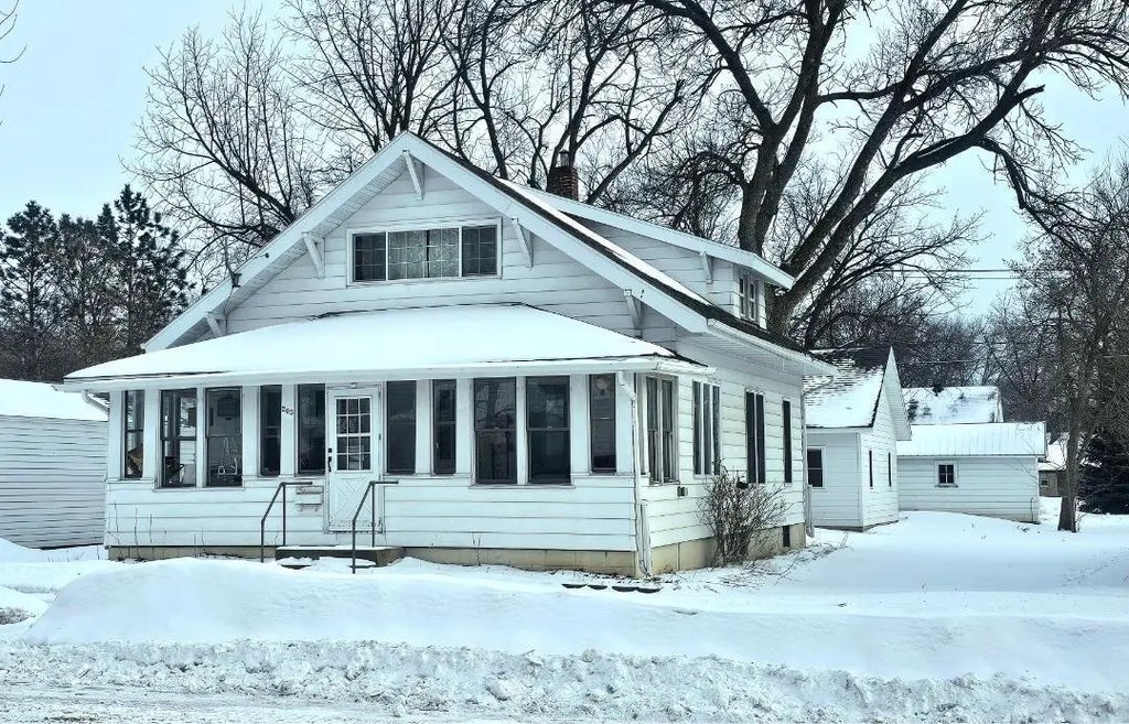 202 E 1st Street, Morris