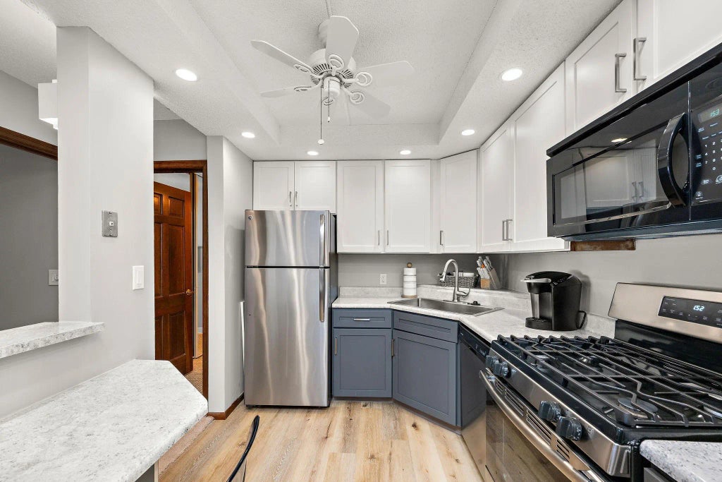 6650 Vernon Avenue S 116, Edina