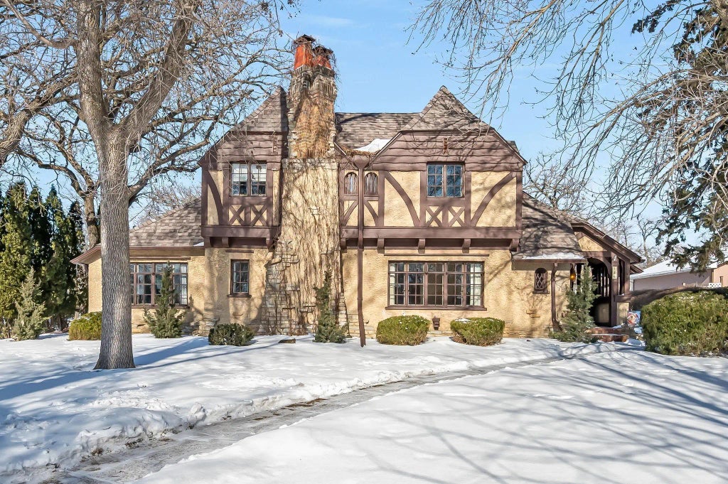 126 W 2nd Street, Blue Earth