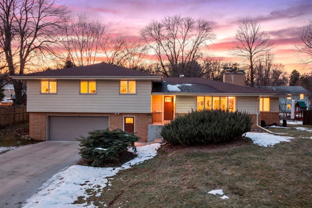 6704 Limerick Lane, Edina