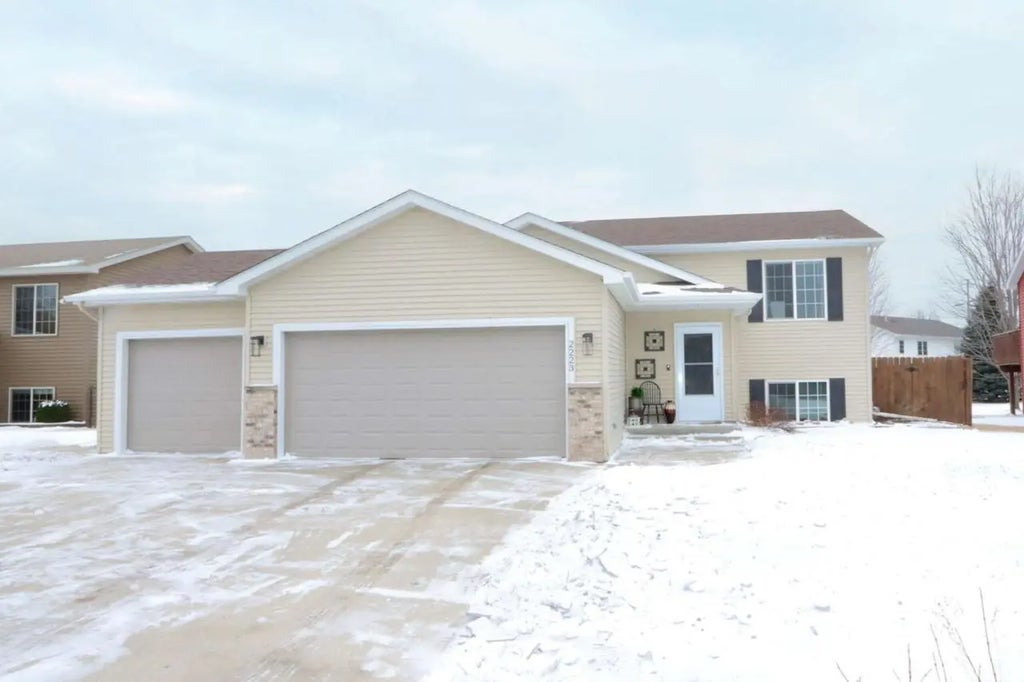2223 Fairbanks Drive, North Mankato