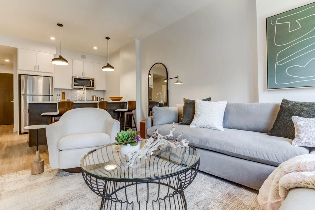 270 Hennepin Avenue 616, Minneapolis