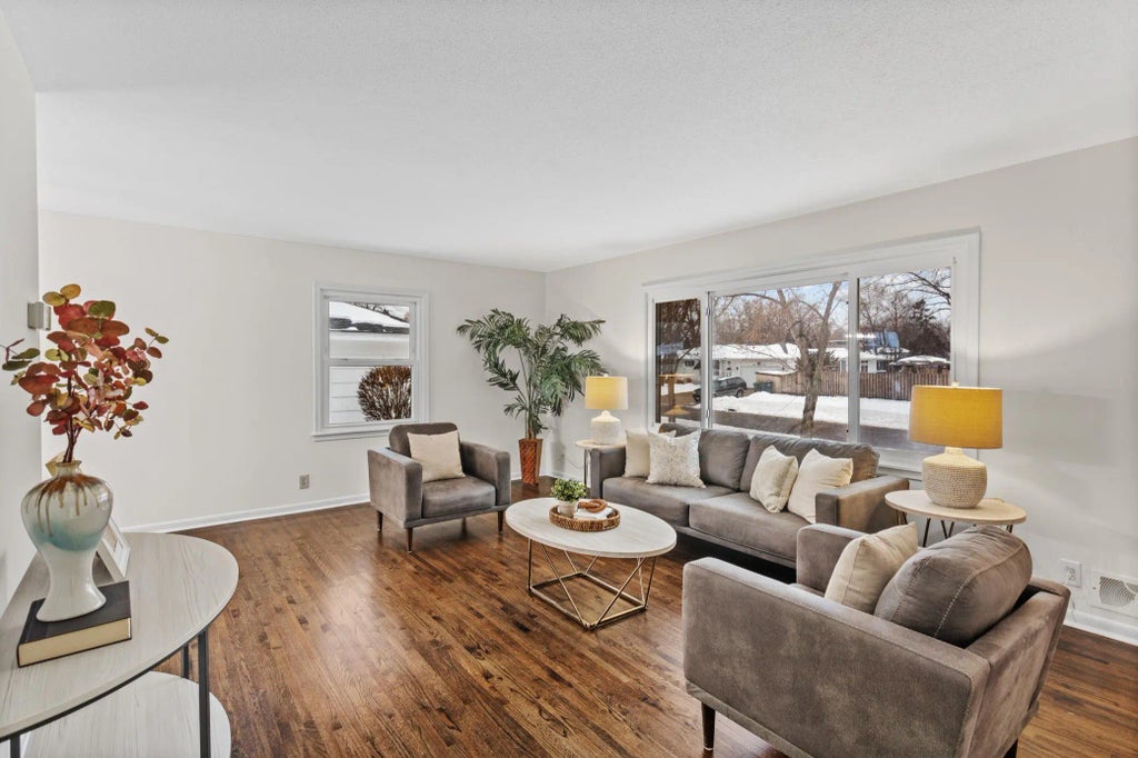 7012 Regent Avenue N, Brooklyn Center