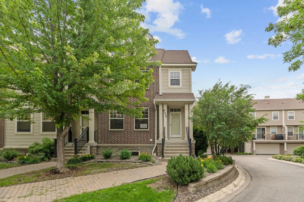 8324 Labont Way, Eden Prairie