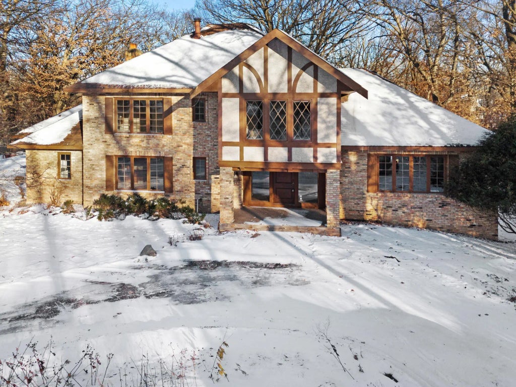 2700 Olde Wood Court, Minnetonka