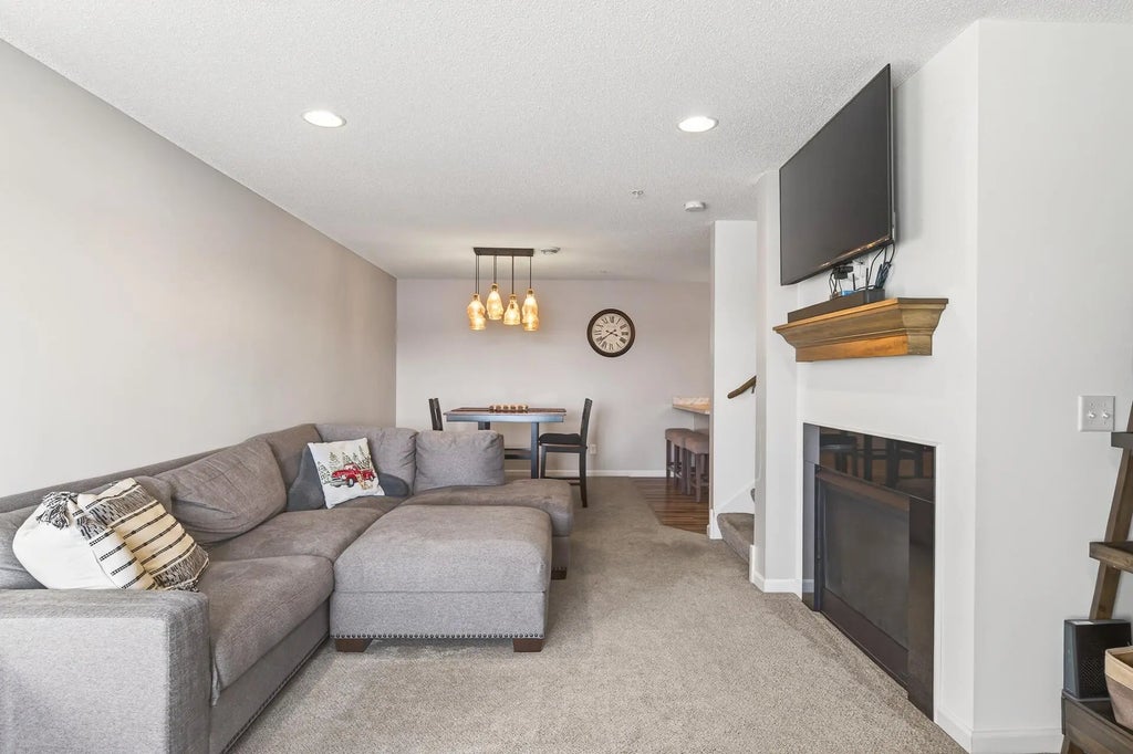 3854 232nd Avenue Nw 109, St Francis