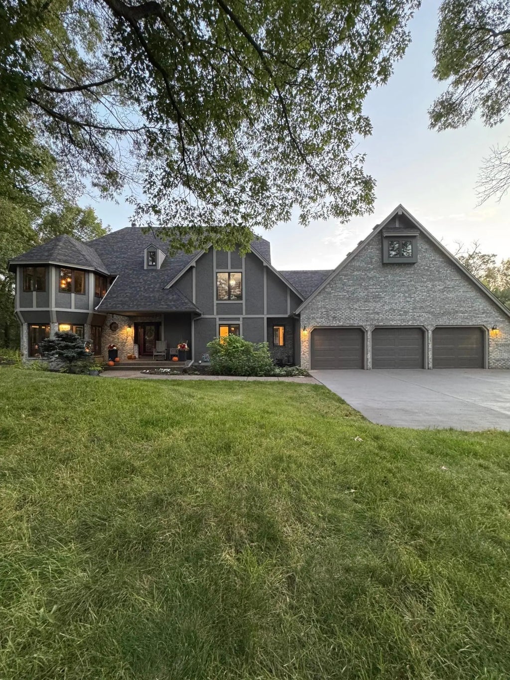 2801 Woods Trail N, Burnsville