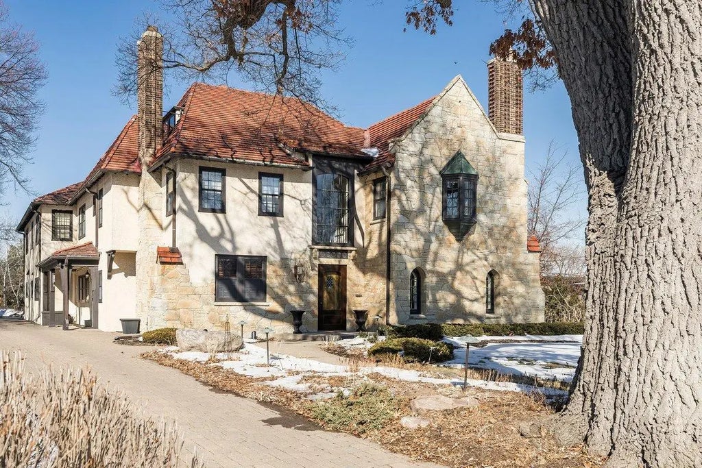 1014 Mount Curve Avenue, Minneapolis