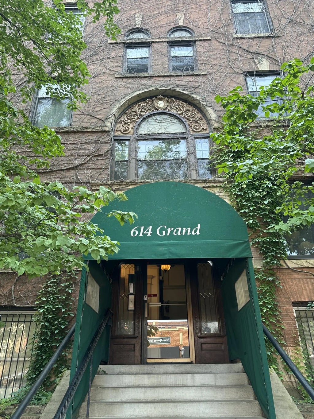 614 Grand Avenue C, Saint Paul