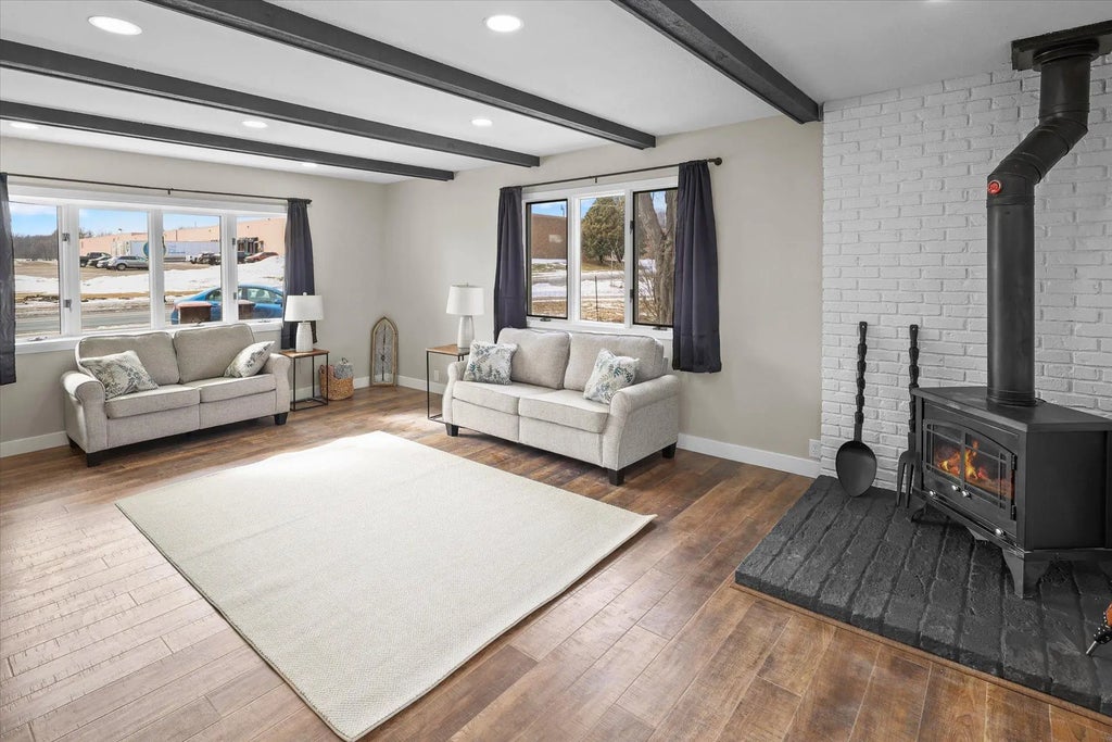 701 10th Street E, Hastings