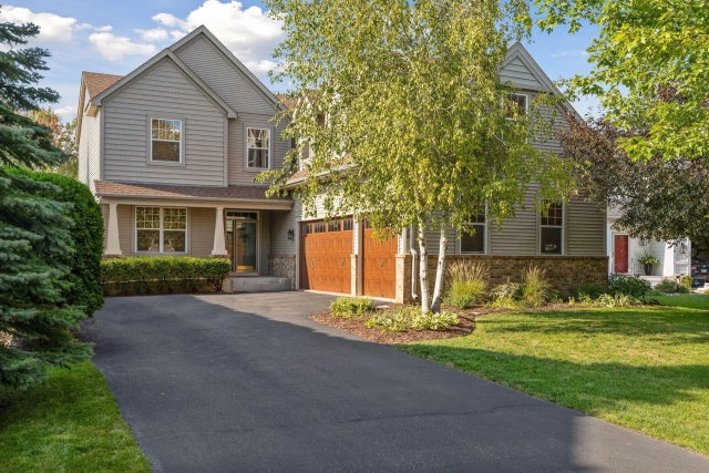 1120 Grove Circle, Victoria