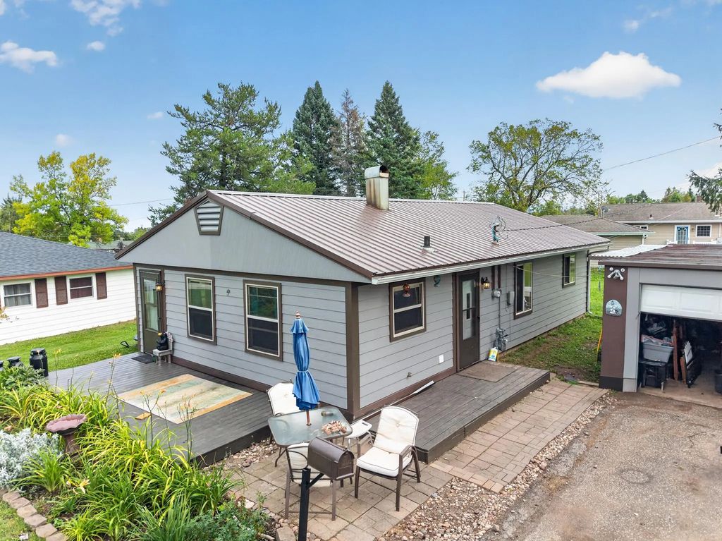 39 Edison Boulevard, Silver Bay