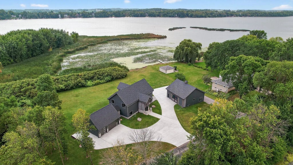 6235 N Shore Drive, Rockford