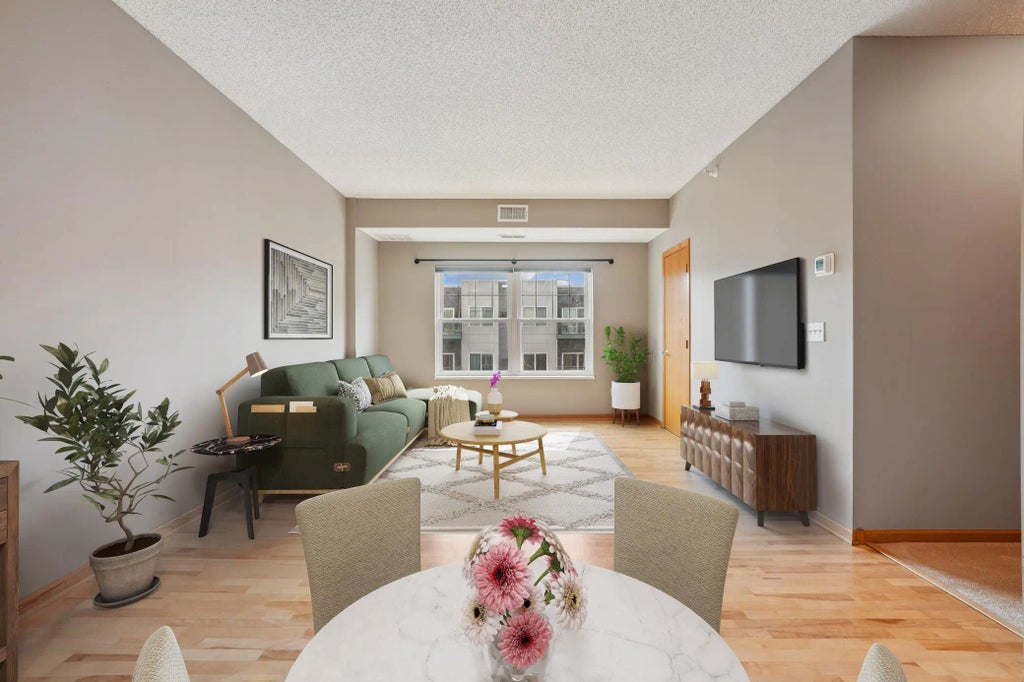 4824 E 53rd Street 422, Minneapolis