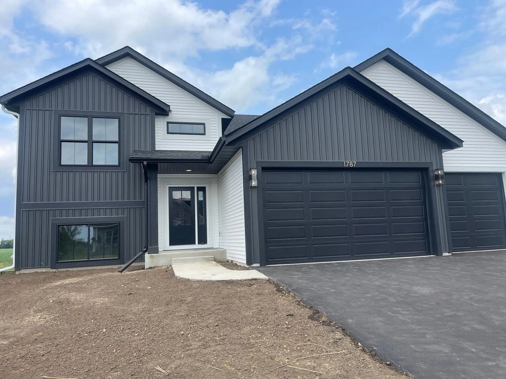 1787 Spruce Street, Farmington