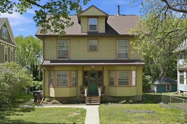 389 Maple Street, St Paul