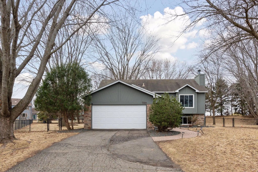 7320 Cactus Curve, Chanhassen