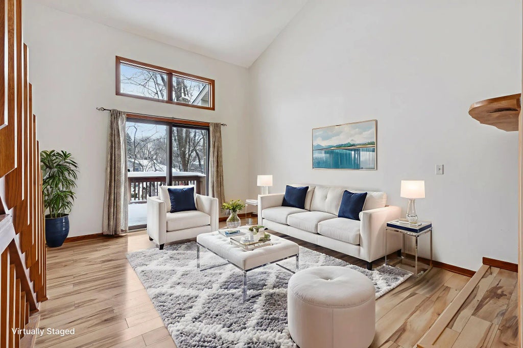 491 Sterling Street S, Maplewood