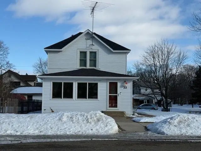 33 Park Avenue S, Maple Lake