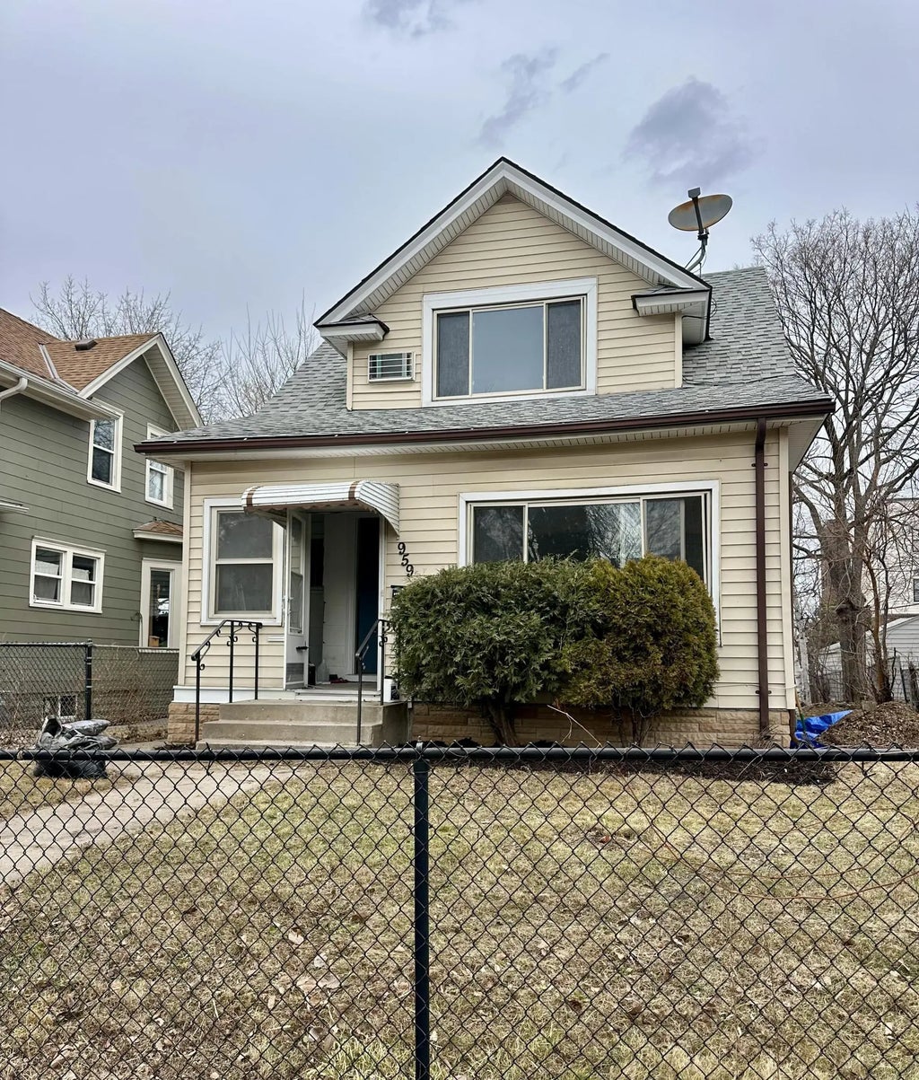 959 Carroll Avenue, Saint Paul