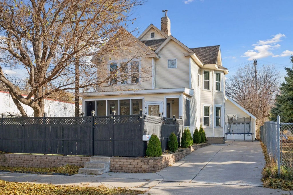 613 Harrison Street Ne, Minneapolis